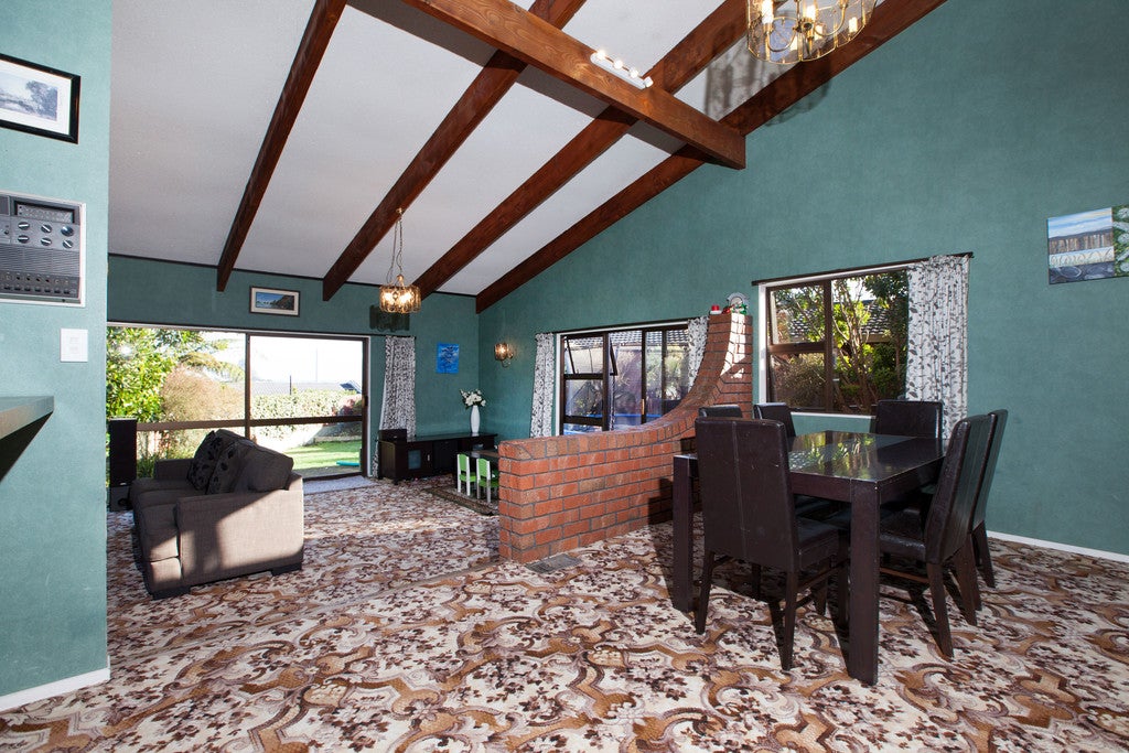 8 Rossiter Crescent, Lynmouth, New Plymouth - Carousel 2