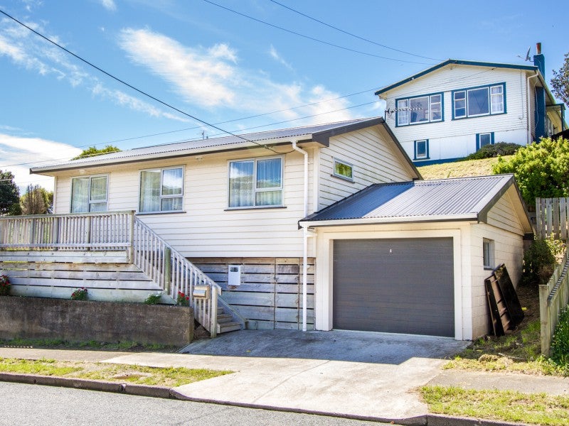9 Anthony Street, Tawa, Wellington - Carousel 1