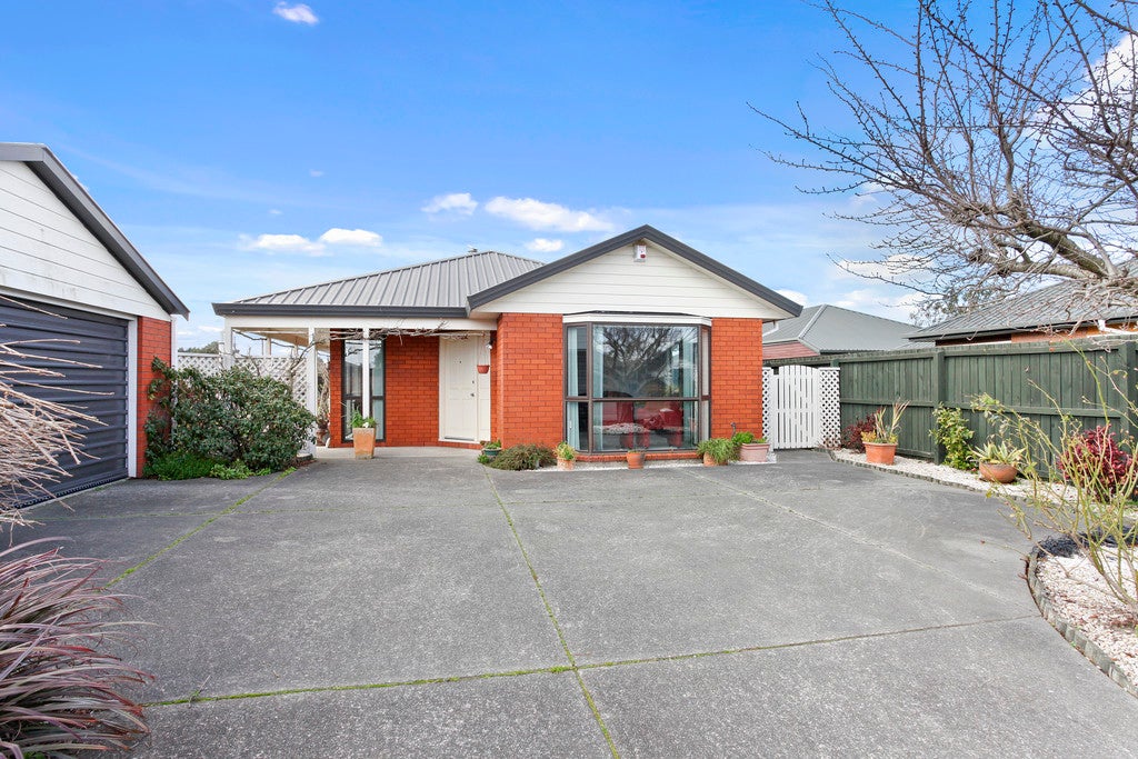 14 Giles Place, Shirley, Christchurch - Carousel 1