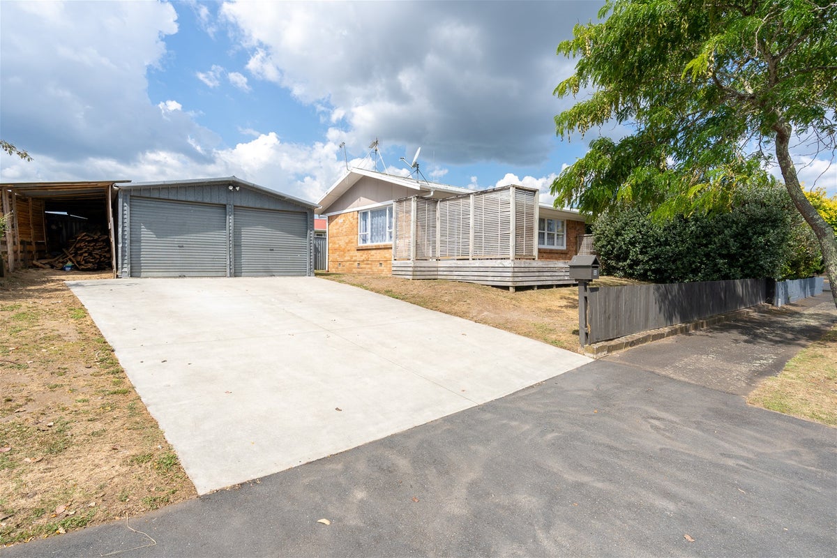 32 Larnach Street, St Andrews, Hamilton - Carousel 13