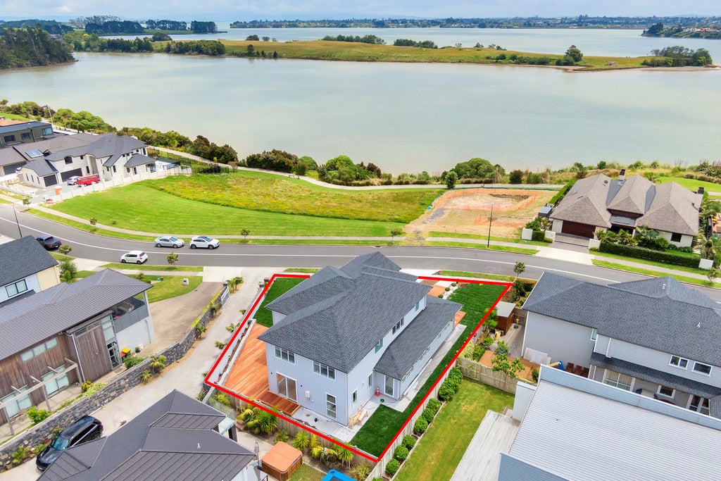 16 Milano Boulevard, Karaka, Papakura - Carousel 1