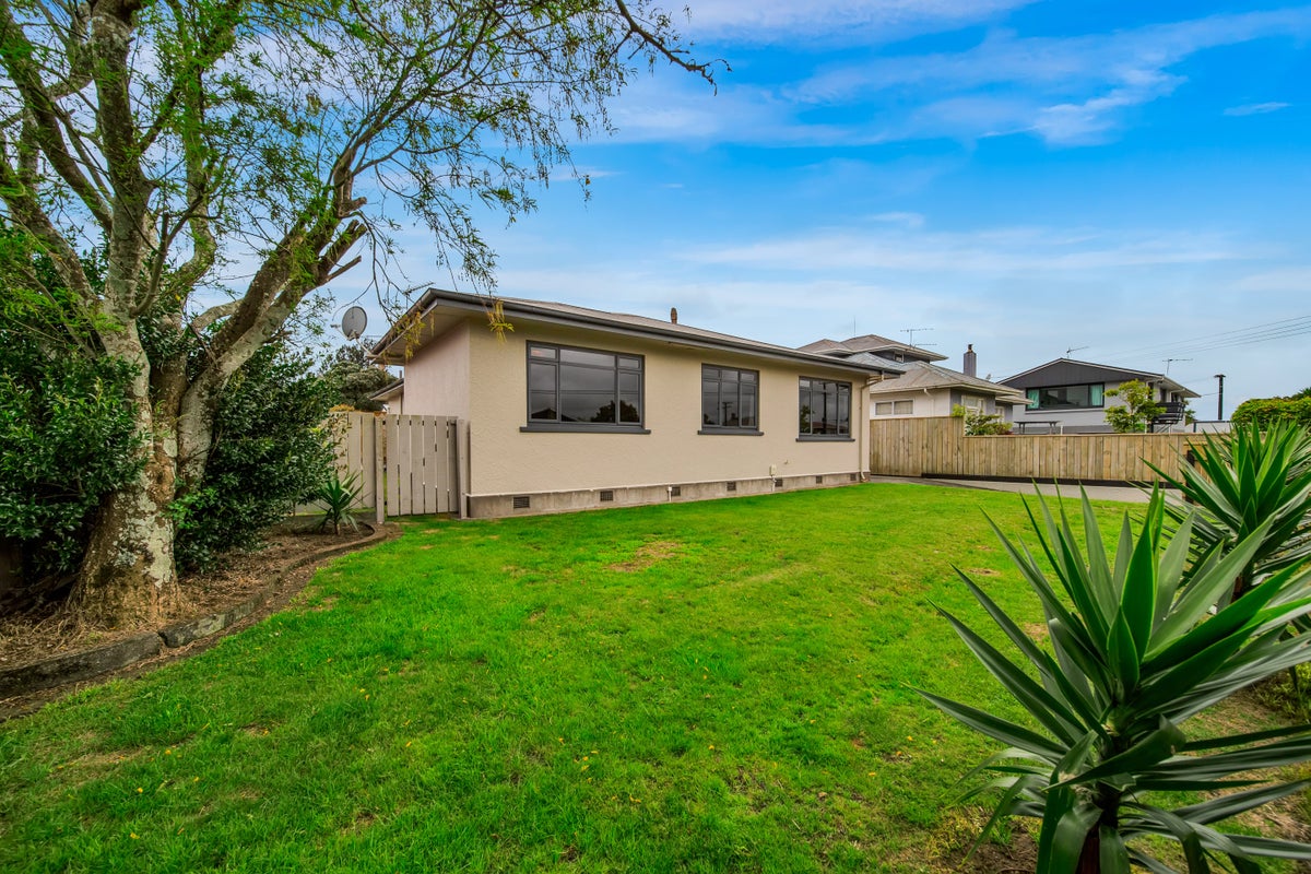 283 Carrington Street, Vogeltown, New Plymouth - Carousel 25