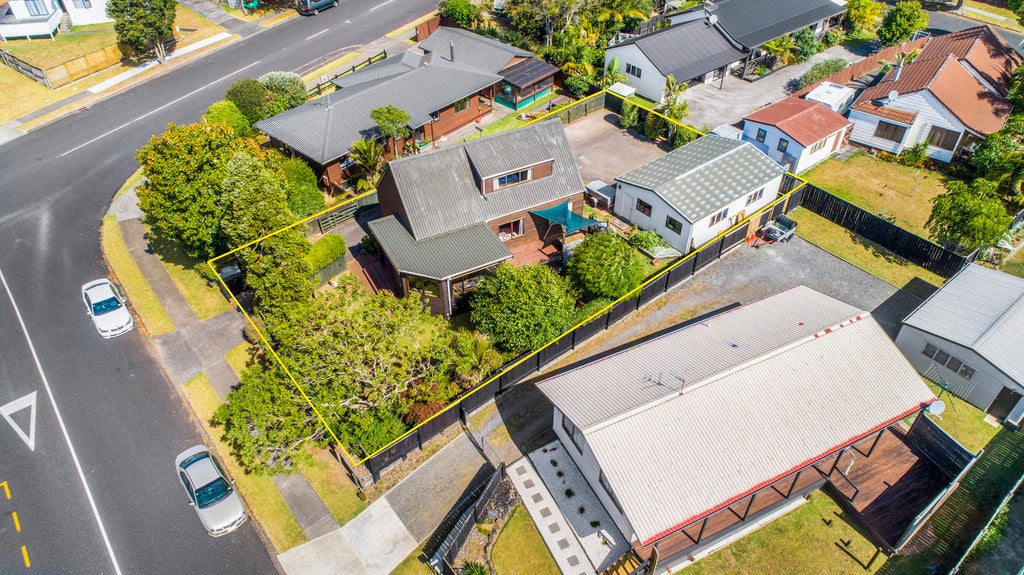 4 Hadley Wood Drive, Wattle Downs, Auckland - Carousel 1