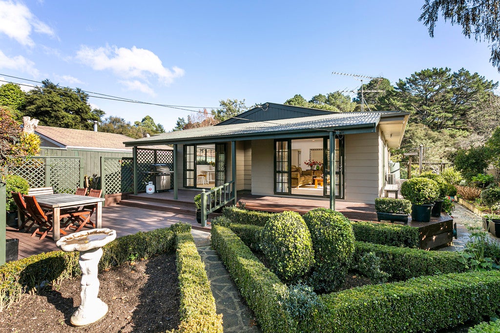 88 Waitakere Road, Henderson - Carousel 1