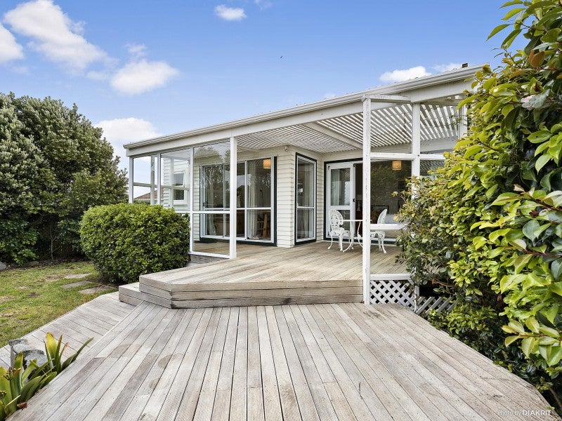 122 Homebush Road, Khandallah, Wellington - Carousel 1