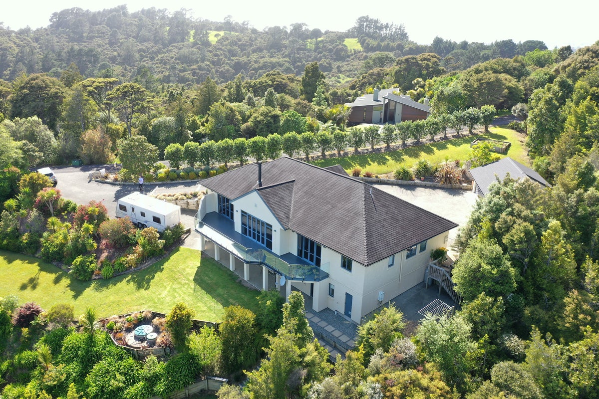 206 Windmill Drive, Silverdale - Carousel 1