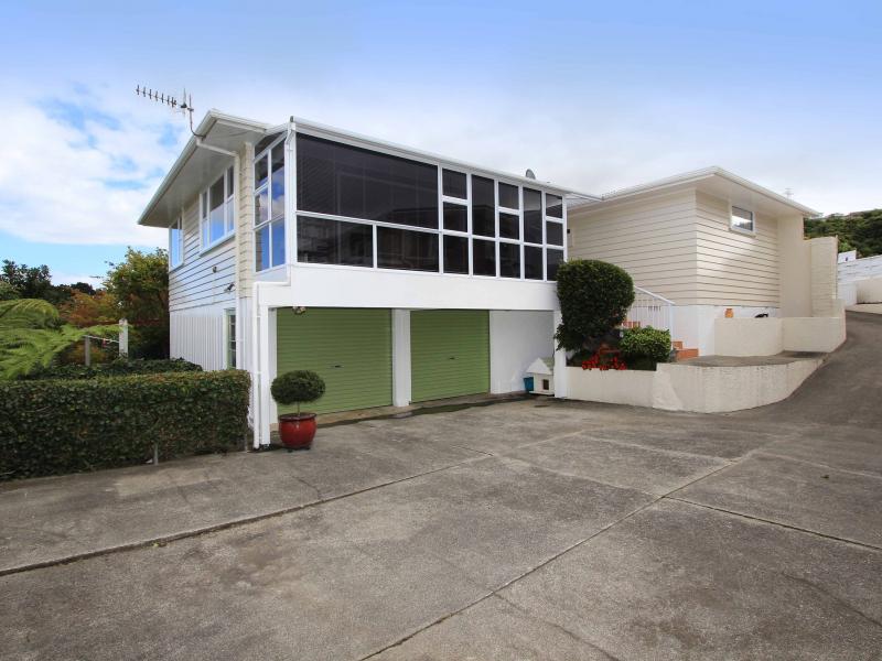 8 Ardal Grove, Tirohanga, Lower Hutt - Carousel 1
