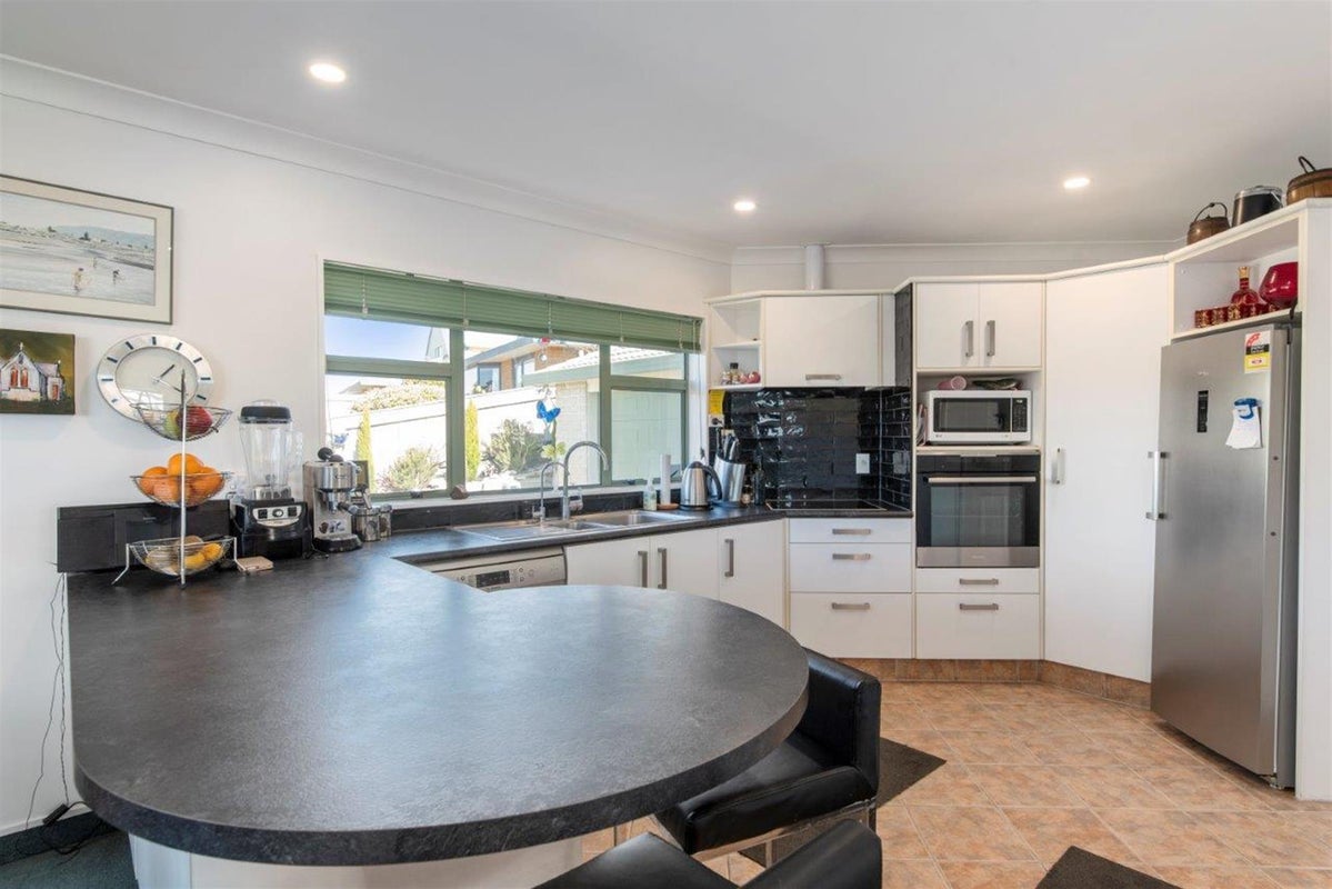 16 Barrett Drive, Waikanae Beach, Waikanae - Carousel 5