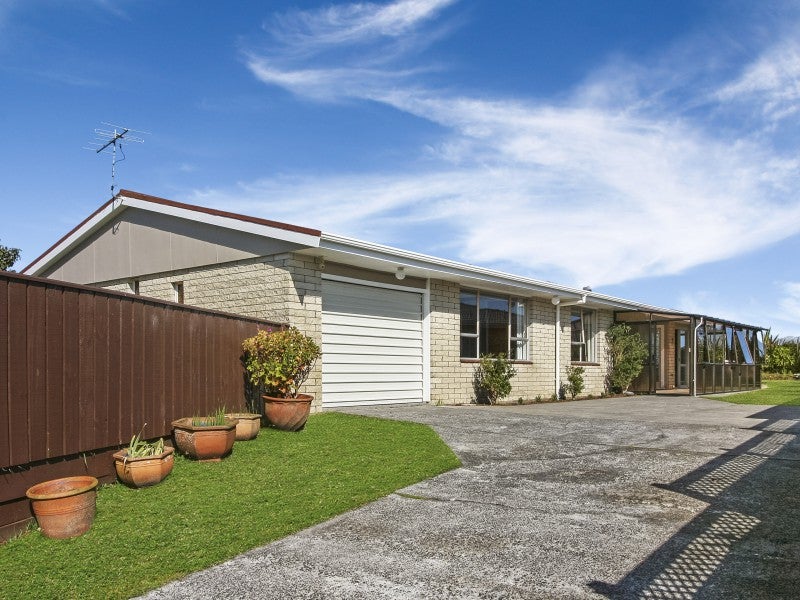 34 Wesley Avenue, Frankleigh Park, New Plymouth - Carousel 1