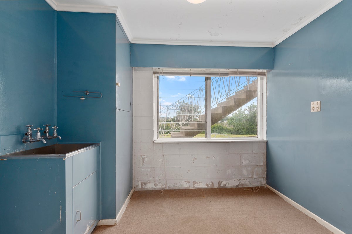 100 Sylvan Avenue, Northcote, Auckland - Carousel 22