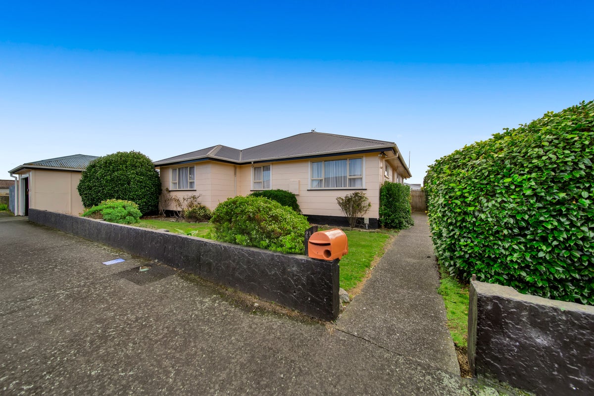 21 Cambria Street, Hawera - Carousel 21