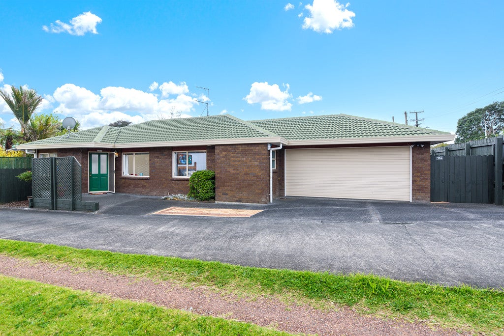 145A Hutchinson Avenue, New Lynn, Auckland - Carousel 1