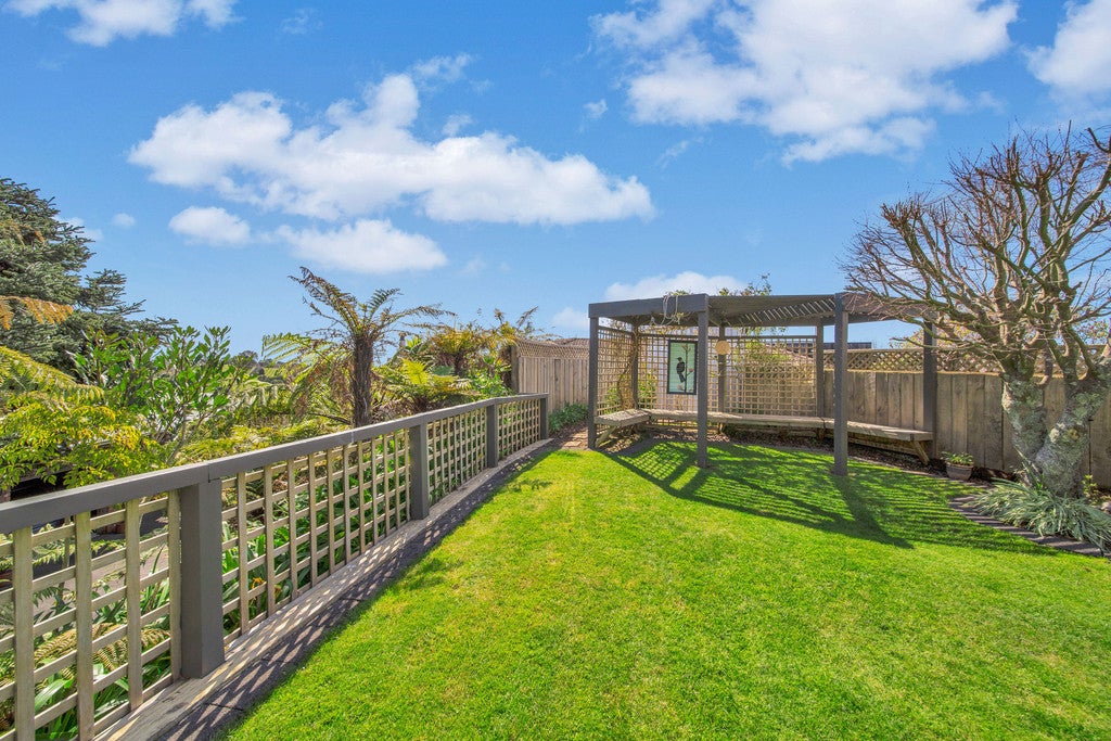 4 Sequoia Grove, Merrilands, New Plymouth - Carousel 24