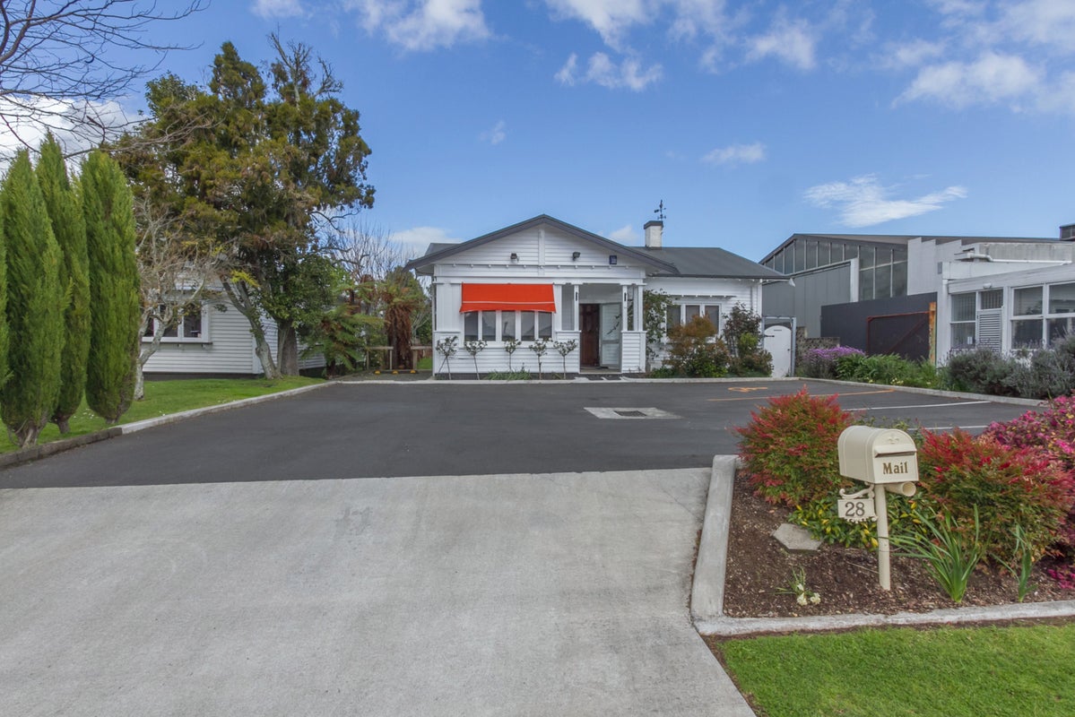 28 Te Aroha Street, Hamilton East, Hamilton - Carousel 20