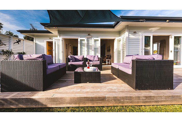 10 Tui Street, Oneroa, Waiheke Island - Carousel 2