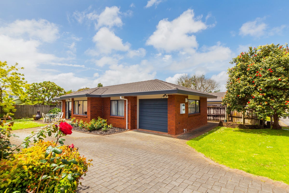 25 Koru Street, Mangere Bridge, Auckland - Carousel 1