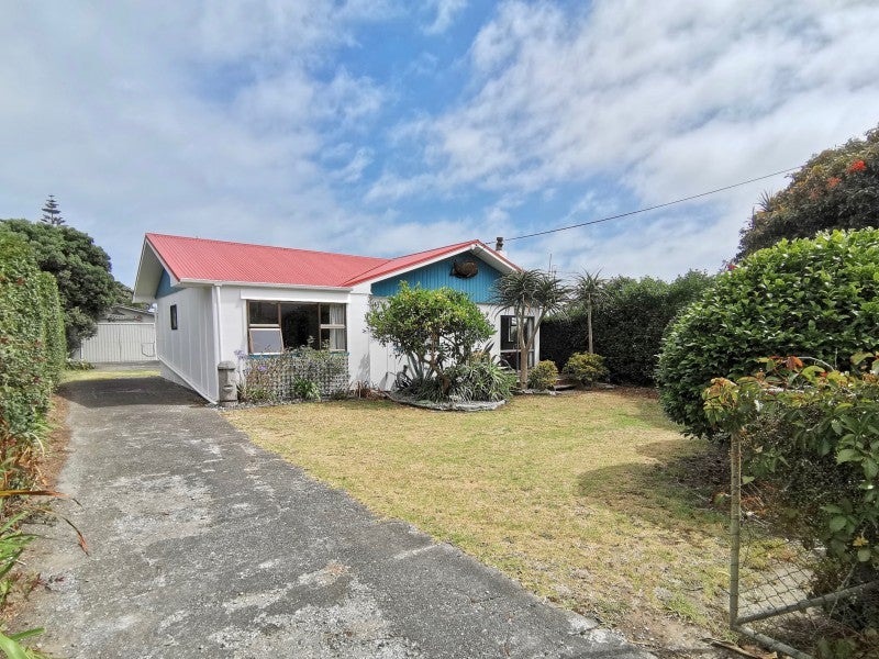 33 Gawler Street, Te Horo Beach - Carousel 1