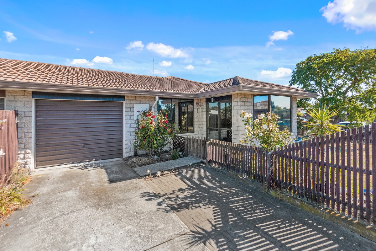 1/4 Peebles Drive, Hei Hei, Christchurch - Carousel 1