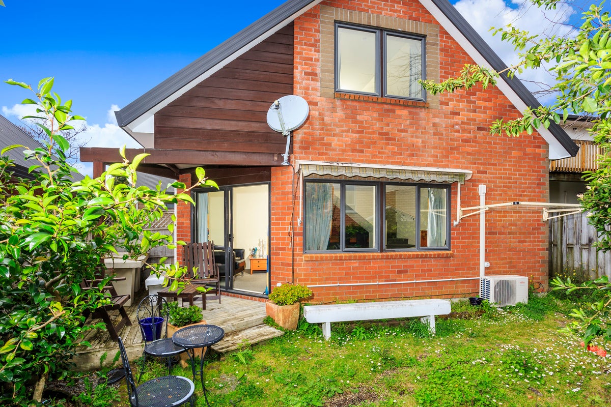 12/37 Fields Parade, Oteha, Auckland - Carousel 1