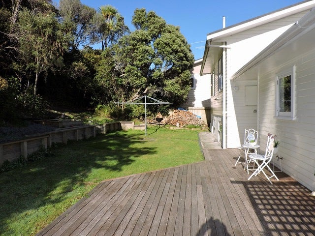 8 Saint Catherines Terrace, Tawa, Wellington - Carousel 19