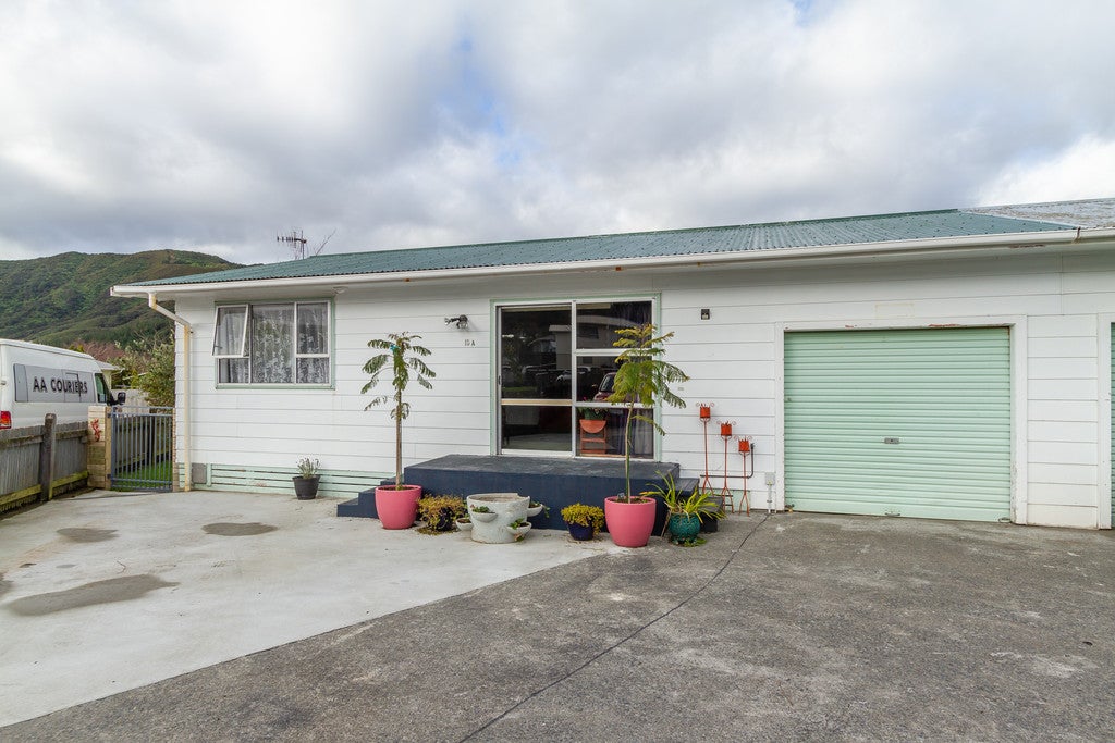 1/15 Kendal Grove, Wainuiomata, Lower Hutt - Carousel 1