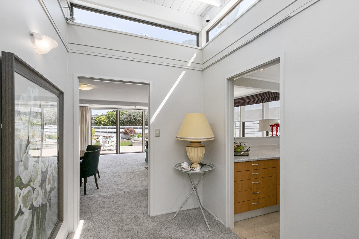 2/21 Prince Regent Drive, Half Moon Bay, Auckland - Carousel 2