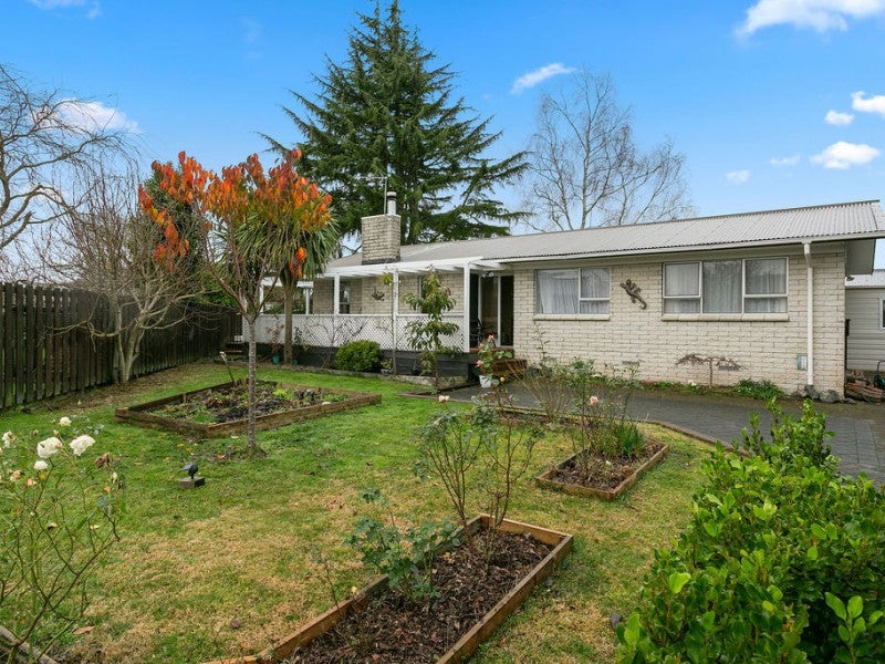 8 Housman Place, Leamington, Cambridge - Carousel 1
