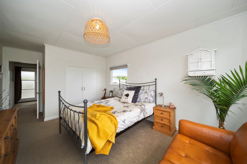 8 Tothill Street, Frankleigh Park, New Plymouth - Carousel 2