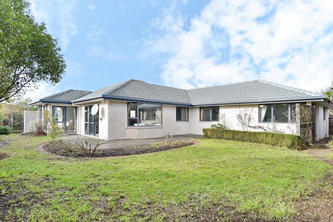 4 Fishermans Rest, Waimairi Beach, Christchurch - Carousel 1