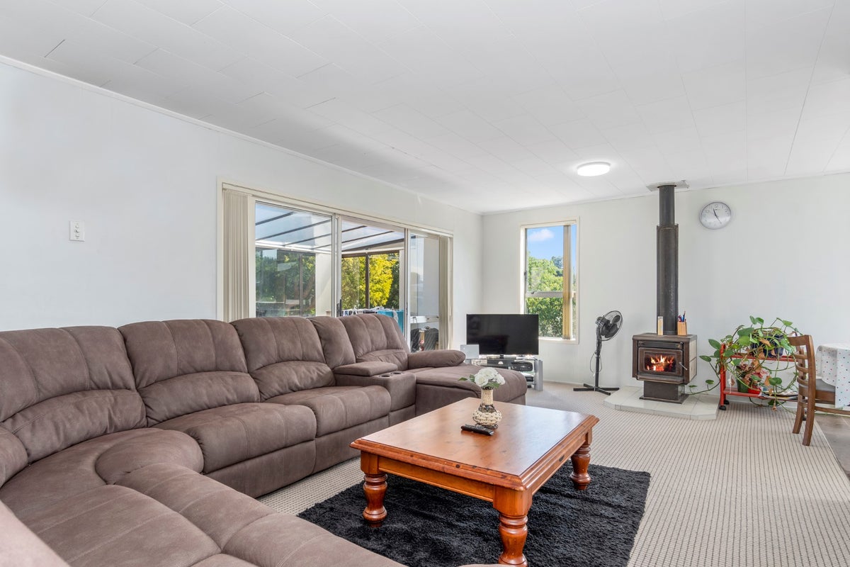 15 Nicolas Place, Judea, Tauranga - Carousel 2