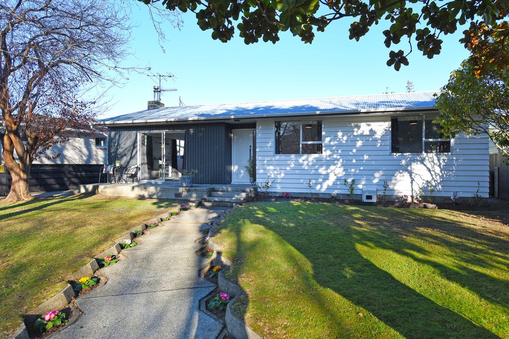 60 California Drive, Totara Park, Upper Hutt - Carousel 1