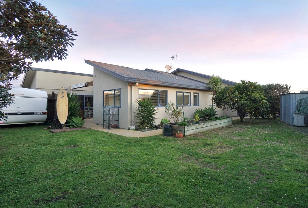 15 Katerini Grove, Papamoa Beach, Papamoa - Carousel 2