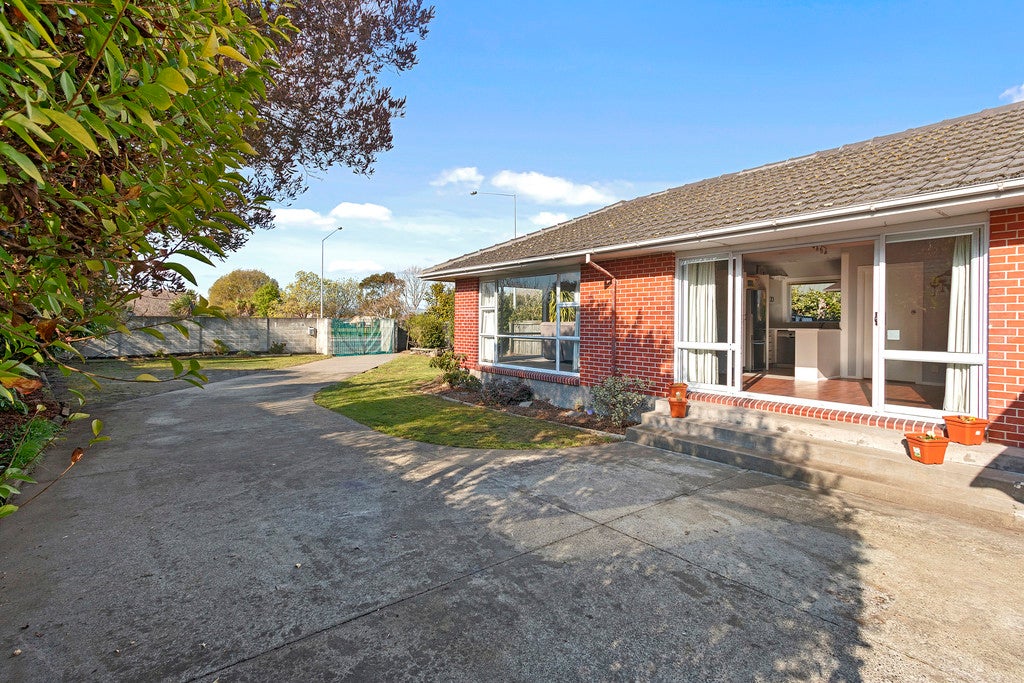 20 Masham Road, Broomfield, Christchurch - Carousel 1