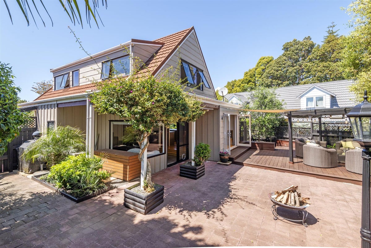 8 Thurston Place, Bucklands Beach, Auckland - Carousel 1