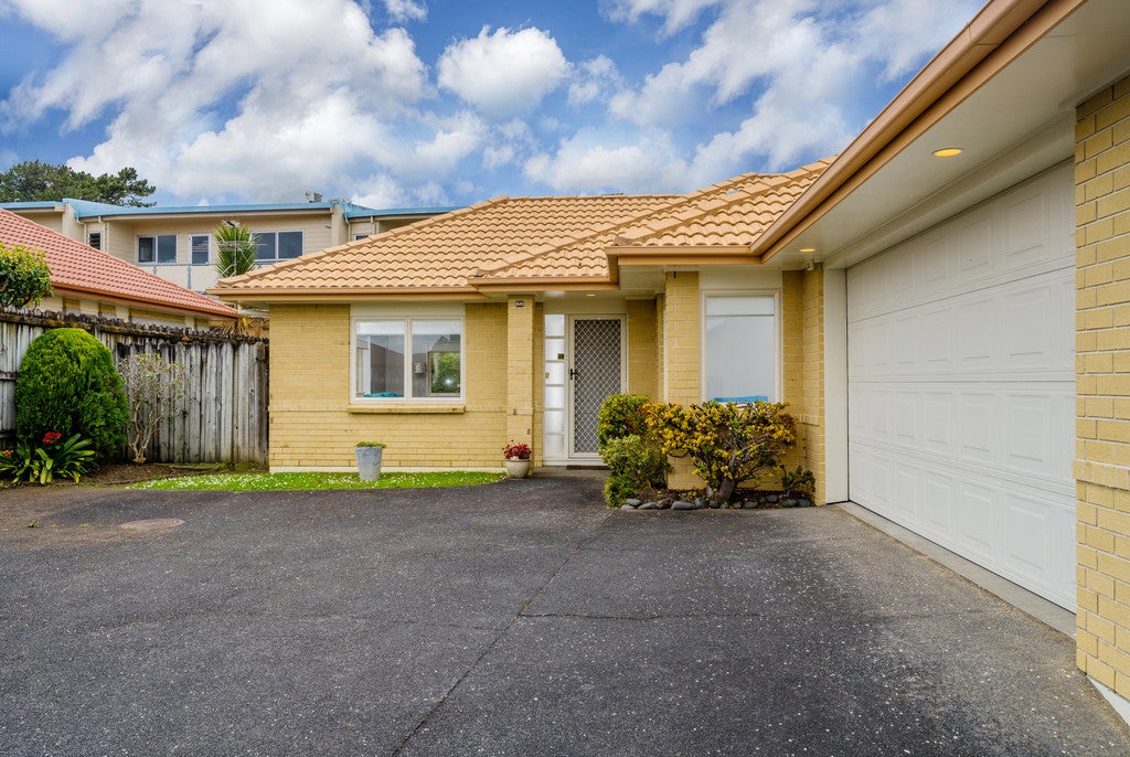 86 Bob Charles Dr, Golflands, Manukau - Carousel 2