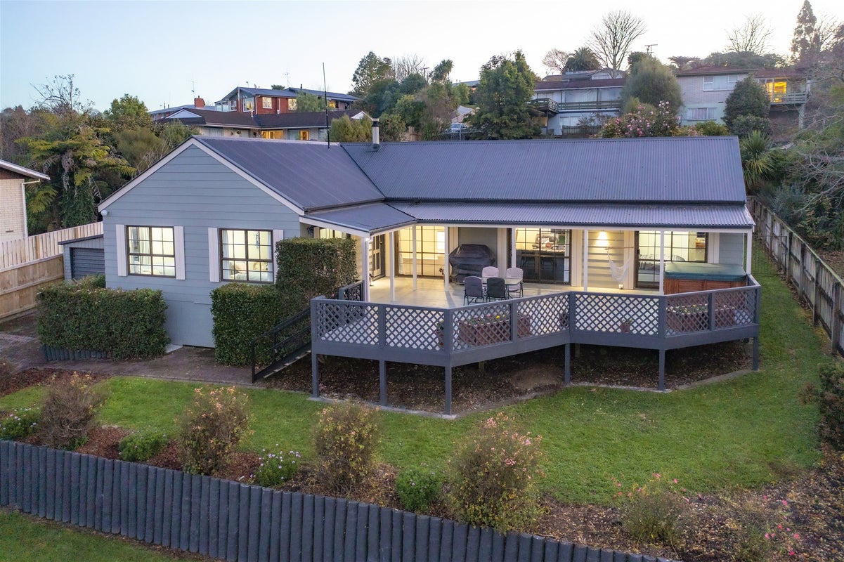 40 Exeter Street, Glenview, Hamilton - Carousel 1