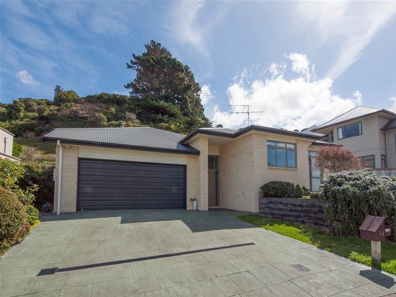 14 Chippenham Grove, Churton Park, Wellington - Carousel 2