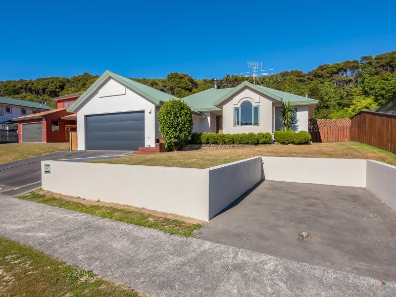 27 Kawatiri Grove, Wainuiomata, Lower Hutt - Carousel 1