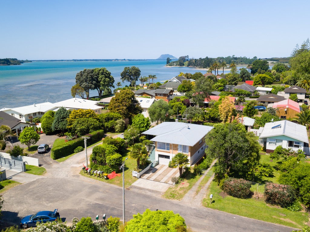6 Fairlie Grove, Te Puna, Tauranga - Carousel 1