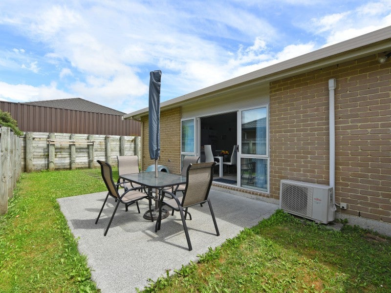 9 Sunstone Crescent, Brown Owl, Upper Hutt - Carousel 2