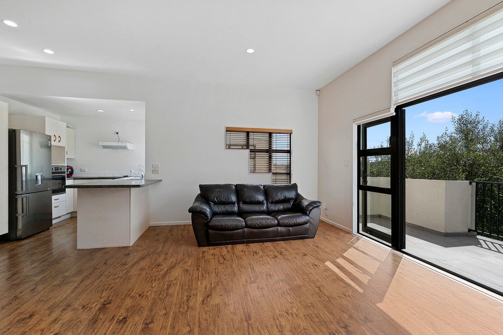 2/62 Fernhill Way, Oteha, Auckland - Carousel 2
