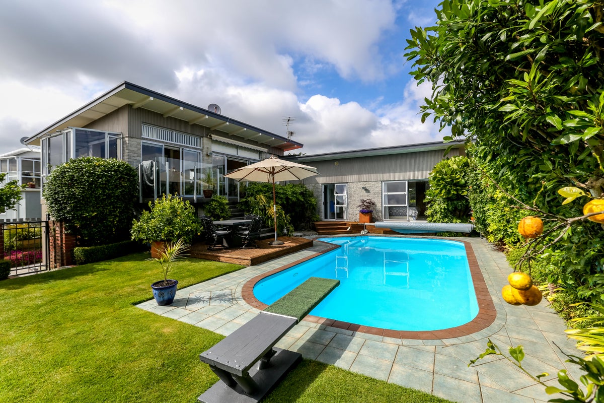 15 Nevada Drive, Merrilands, New Plymouth - Carousel 1