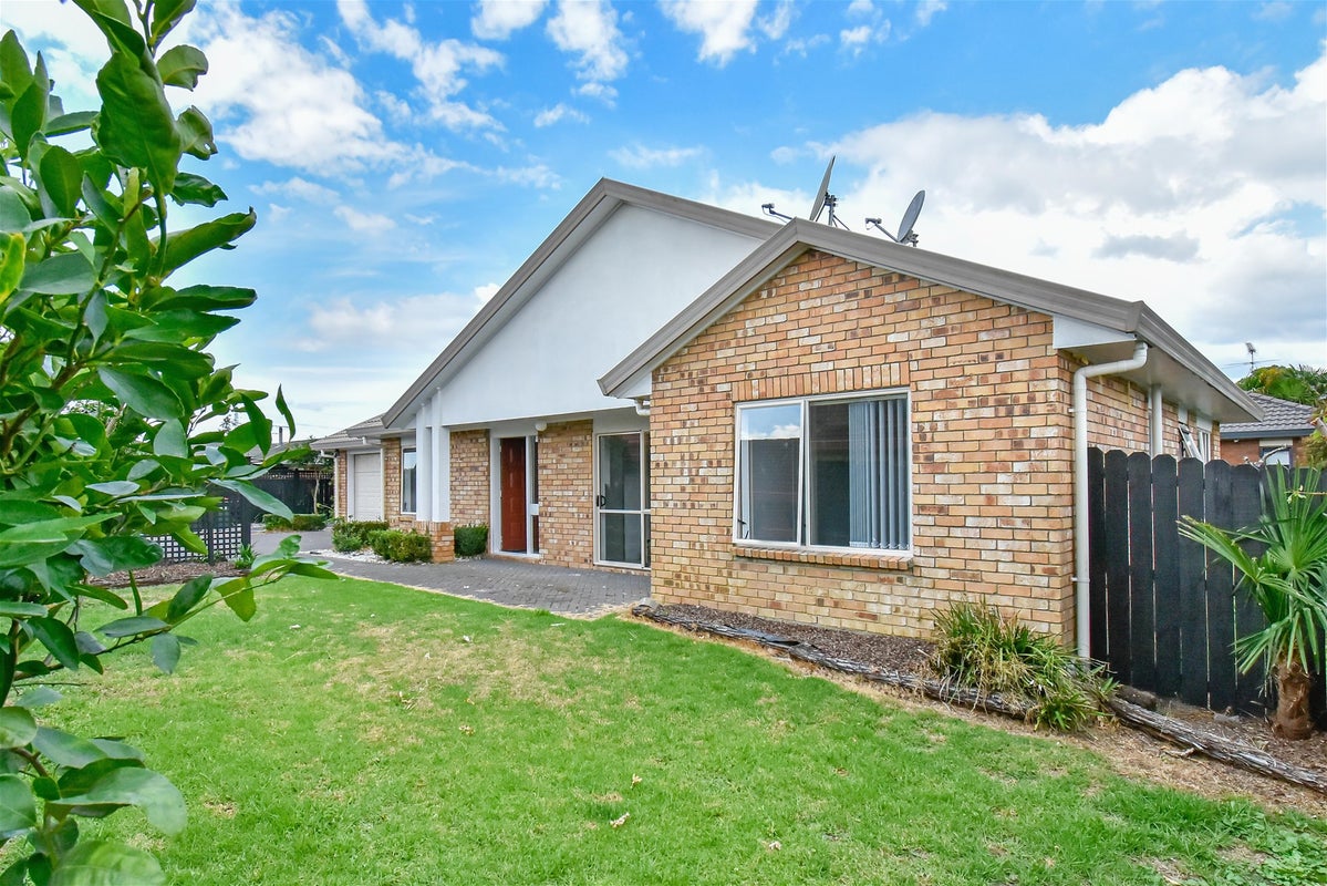 32 Sheriff Place, Randwick Park, Auckland - Carousel 2