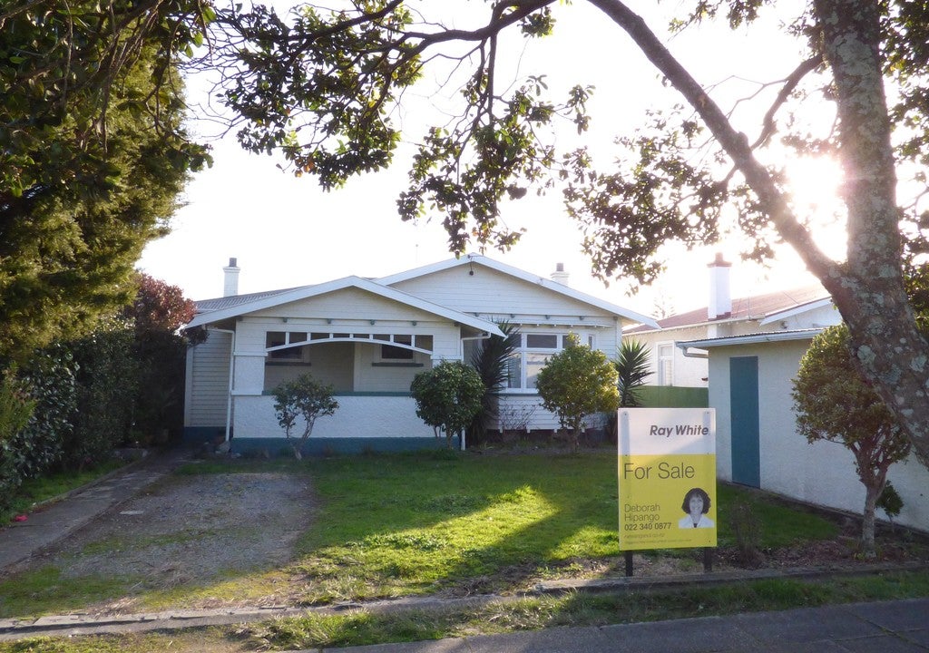 10 Central Avenue, Gonville, Whanganui - Carousel 1