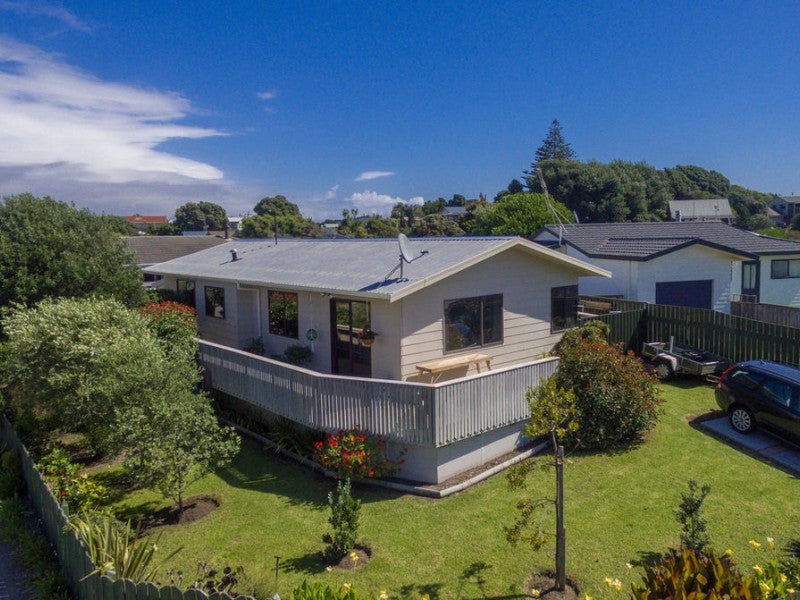 5 Simcox Street, Otaki Beach, Otaki - Carousel 1