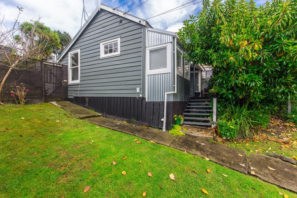 12 Fourth Avenue, Kingsland, Auckland - Carousel 1