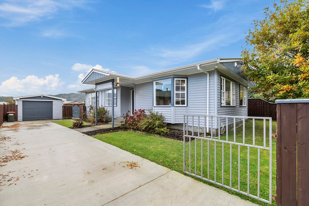 13 Pencarrow Crescent, Wainuiomata, Lower Hutt - Carousel 1