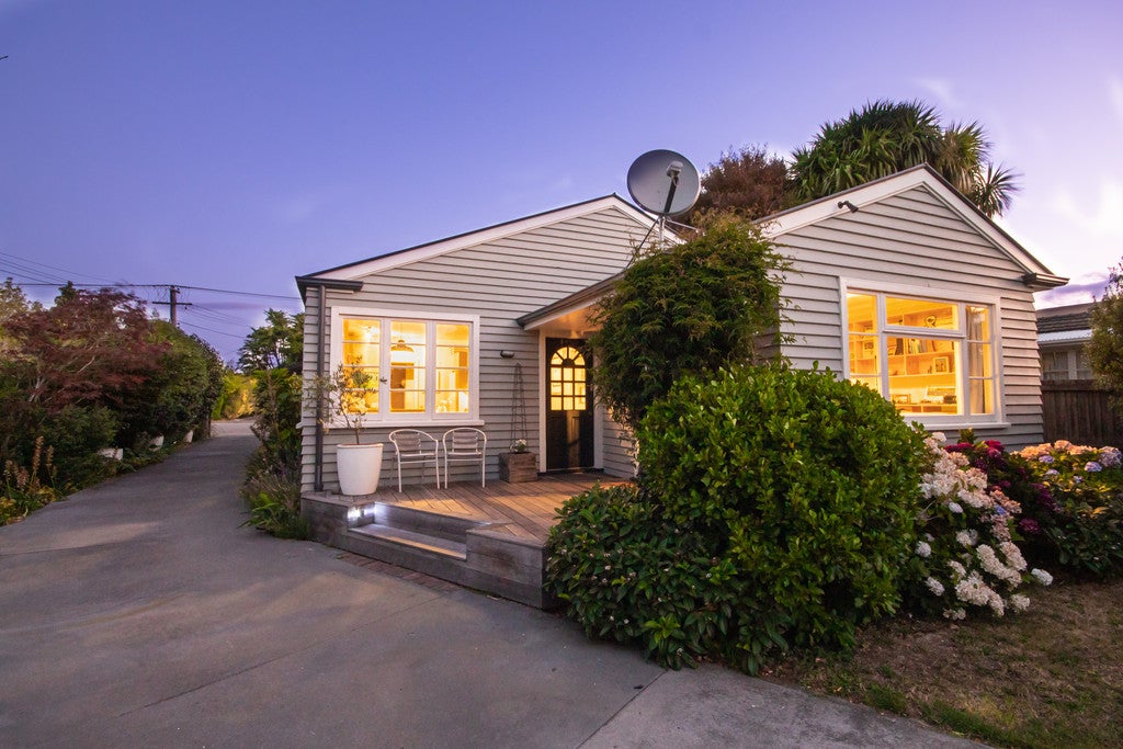 32 Aorangi Road, Bryndwr, Christchurch - Carousel 1