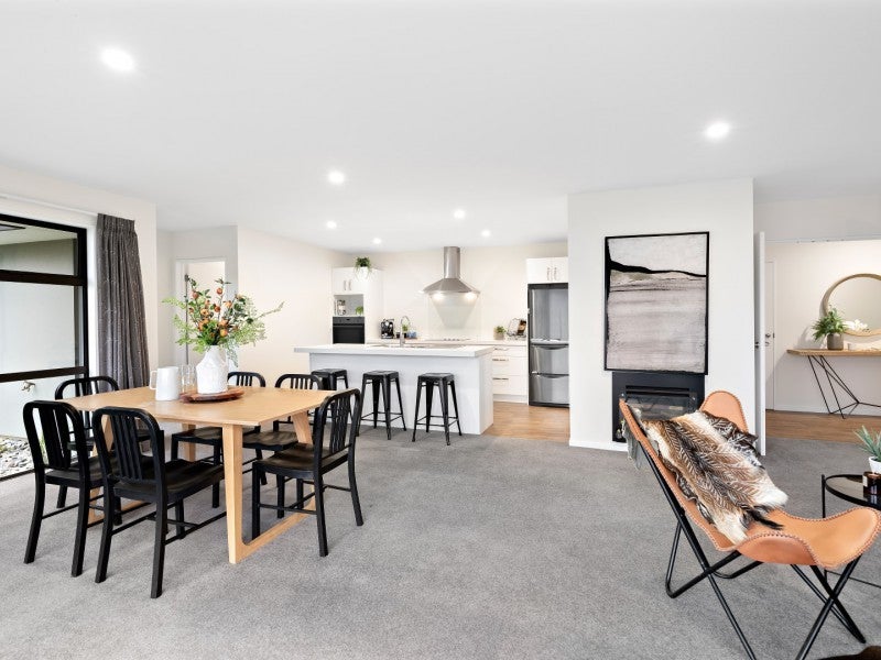 4 Cone Peak Close, Lake Hayes, Queenstown - Carousel 2