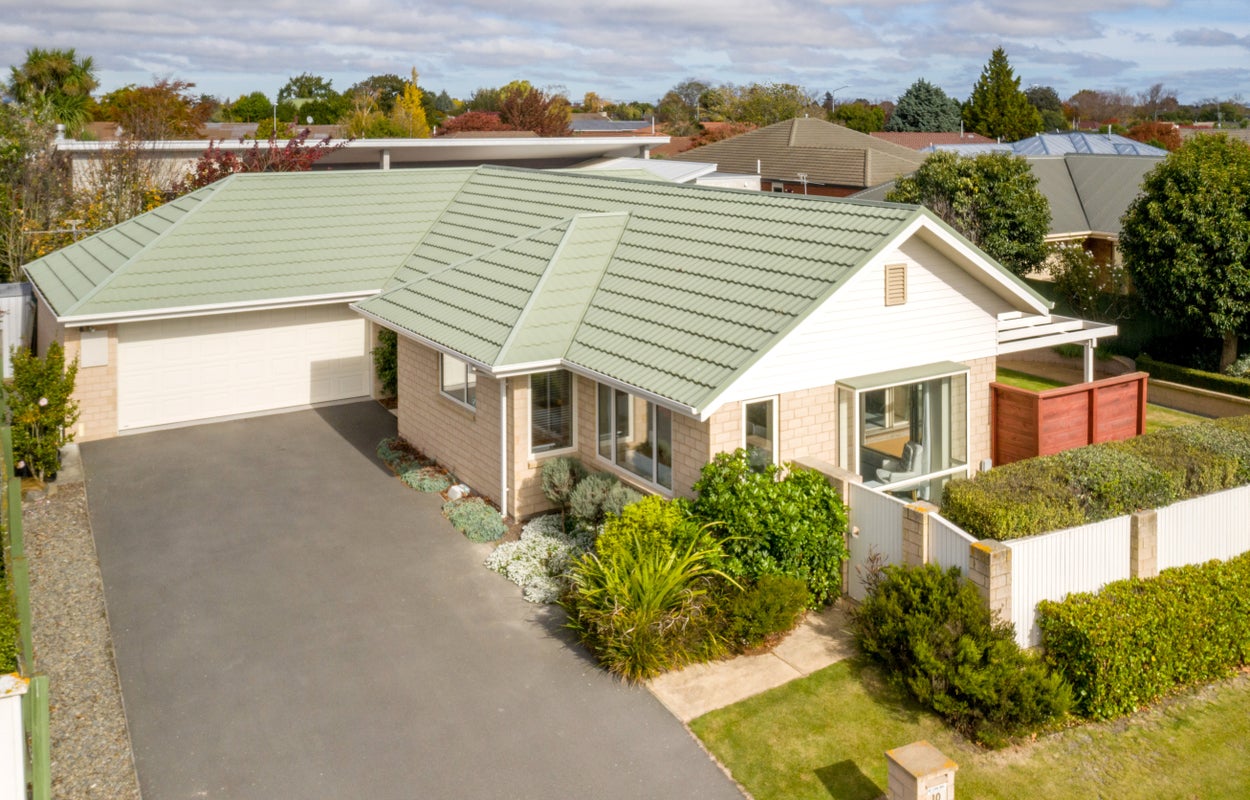 10 Harrys Way, Redwood, Christchurch - Carousel 1